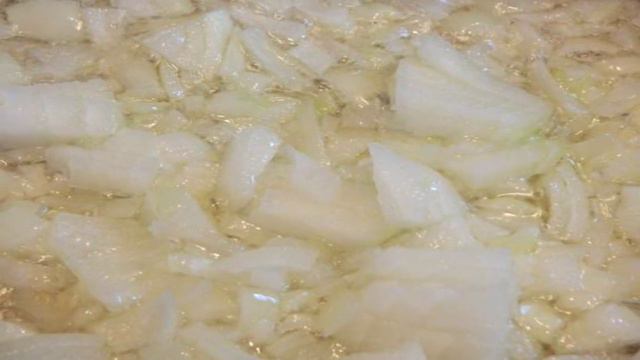 Борщ со свежей капустой и укропом