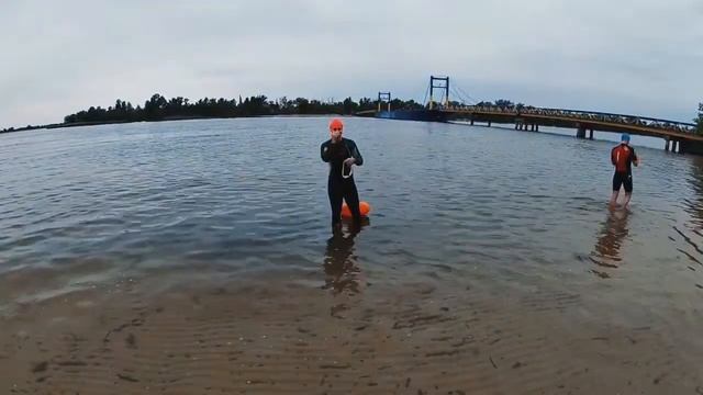 ПЛАВАНИЕ В МАЕ??? Первая тренировка на открытой воде! смотреть онлайн