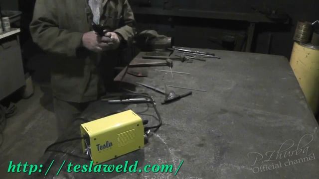 Как быстро сварить деталь инвертором, аппарат Tesla MMA 230. смотреть онлайн