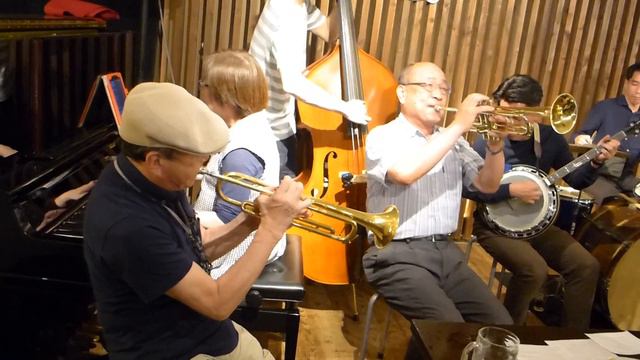 Over The Waves - New Orleans Stompers смотреть онлайн