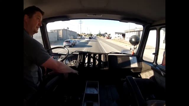 Mercedes Fire Truck to Expedition Truck. смотреть онлайн