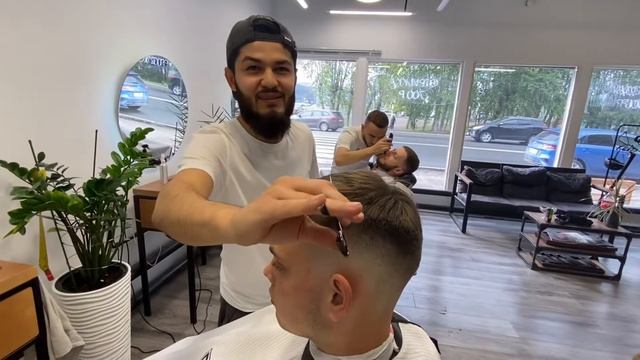 Точики сартарош дар Россия! Дар 1 500 000₽ Барбершопи худро кушод! смотреть онлайн
