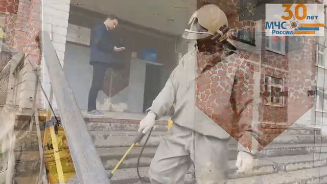 Безопасный ЕГЭ: сотрудники МЧС проводят дезинфекцию школ