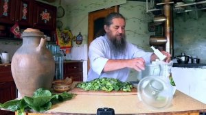 Зеленый русский квас и хрен с ним