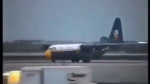 Взлет турбореактивного самолета с реактивными ускорителями!