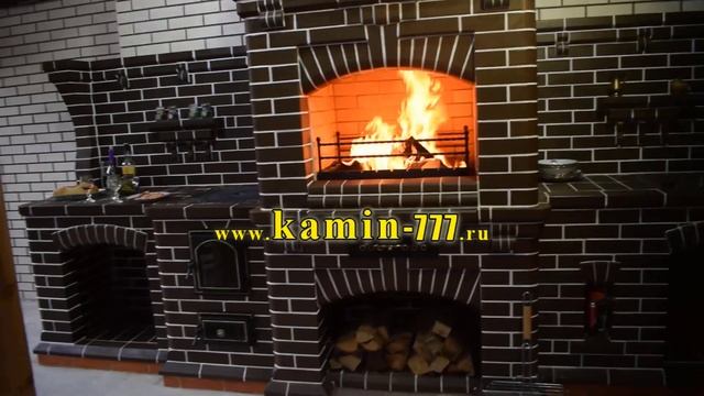 Небольшой уличный барбекю комплекс из темного кирпича смотреть онлайн