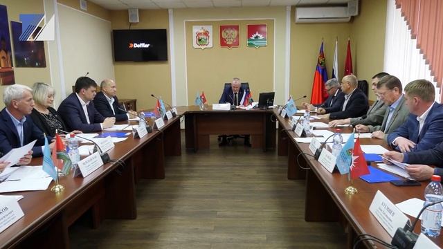 На заседании Совета народных депутатов приняли решения по девяти вопросам смотреть онлайн