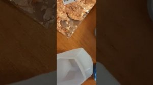 Добавляю акварельную краску и гуашь в эпоксидную смолу. Это не очень хорошая идея