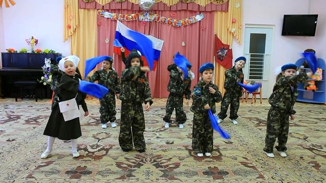 Попурри на тему военных песен. Поют дети. смотреть онлайн