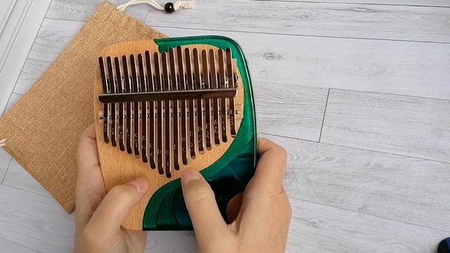 Кузнечик на калимбе