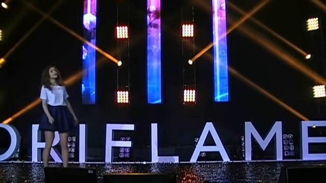 Она пришла молодой в 15 лет,сейчас ей 16 Она заработала и пригласила родителей в поездку в Египет смотреть онлайн