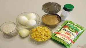 Салат с консервой