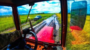 Еду в дождь и грязь на тракторе т-25 за груздями.