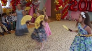 Выпускной. Танец девочек.