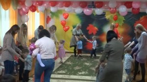 танец 2 мл  с мамами. "По кружочку я хожу"