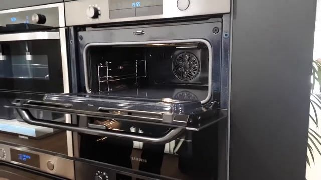 Духовка SAMSUNG с разделённой камерой. Открытие двери целиком и половинкой. смотреть онлайн