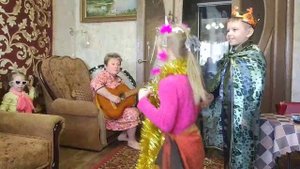Песенка про короля.mp4 (король, который забыл пароль). Наш домашний театр и маленькие артисты...