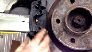 Замена задних колодок на BMW 525