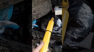 Замена передних амортизаторов шевроле блейзер 2.2.