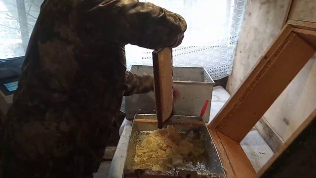 VID Срезка забруса эл. ножом Гуслия и работа медогонки Медуница смотреть онлайн