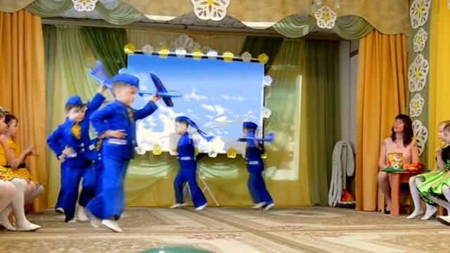 Танец "Я пилот" на утреннике 8 Марта 2021 в старшей группе. Муз. рук. Максюта Г. В. смотреть онлайн