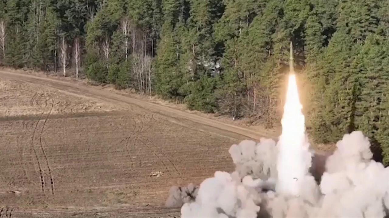 Кадры от российского Минобороны - на задание выходит ракетный комплекс "Искандер"