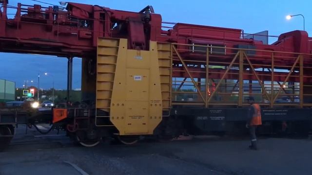 «Редкий кадр» Укладочный кран УК 25/9-18 совершает манёвры на грузовой станции в Хлебниково смотреть онлайн