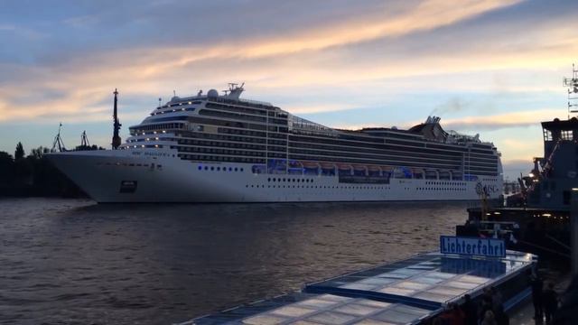 MSC Magnifica spielt Seven Nation Army смотреть онлайн