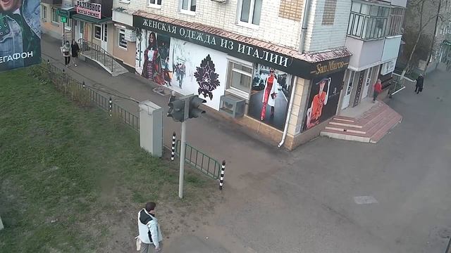 Неизвестный ударил жителя Саранска кирпичом смотреть онлайн