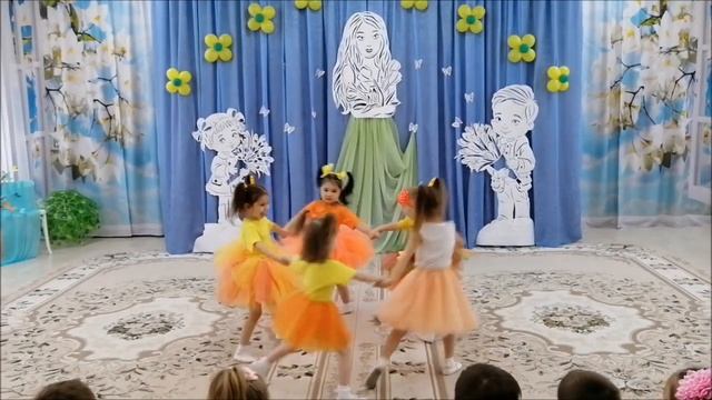 Утренник к празднику 8 Марта в средней группе "Улыбка".