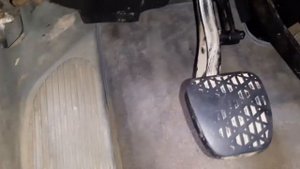 скрип педали сцепления мерседес 124