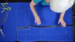 Как раскроить брюки сразу на ткани. Часть 2.