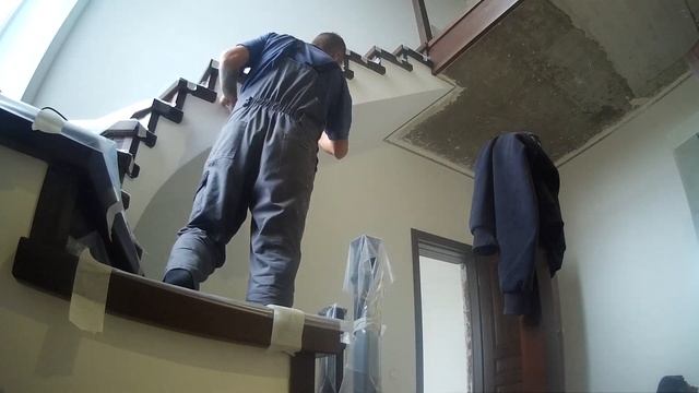 Подготовка лестницы к покраске #стройка #ремонт #лестница #шпаклевка #подготовкакпокраске #зарайск