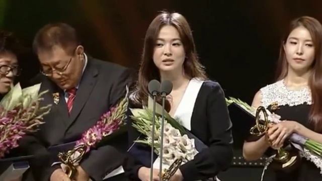 Song Joong Ki & Song Hye Kyo [ENG SUB] Highlights & Speeches @ Korea Popular Culture & Arts Awards смотреть онлайн