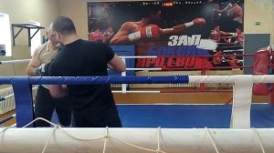 Жесткий спаринг по боксу.