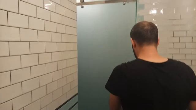 Недорогая раздвижная система для душевой перегородки. смотреть онлайн