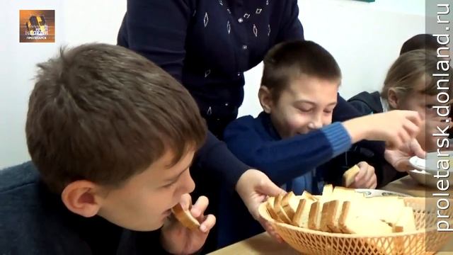 город Пролетарск: меню отличников и хорошистов (о школьном питании в школе №5  города Пролетарска)