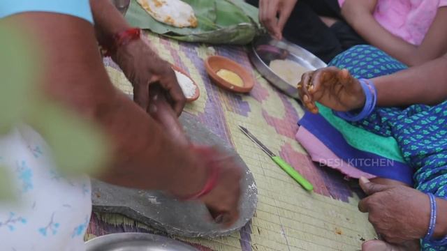 Aloo Paratha || Grandma Style Cooking || Village Style Cooking || Desi Kitchen смотреть онлайн