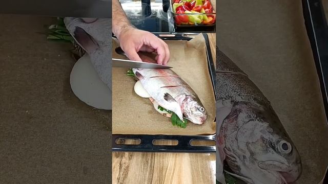 Форель в духовке?#food #еда #обед #ужин #вкуснаяеда #форель смотреть онлайн
