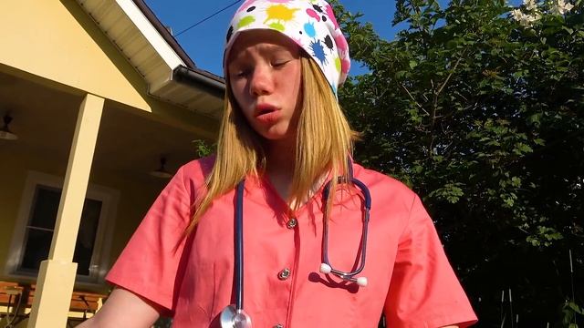 Дети играют в доктора и больницу и лечат уколами пациента хулигана Сборник смотреть онлайн