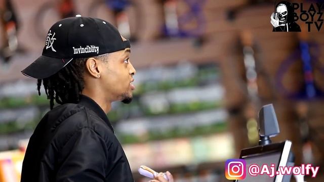 ХЕРОВЫЙ ПРОДАВЕЦ ОБСЛУЖИВАЕТ КЛИЕНТОВ (ПРАНК) смотреть онлайн