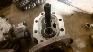 лопнул НШ 10 на погрузчике.