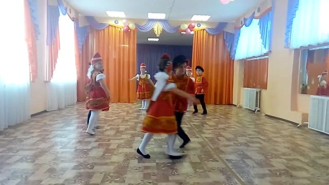 Фольклорный танец "Кудерышки" Губанцева Наталья. Ростов Великий МДОУ "Детский сад №23" смотреть онлайн