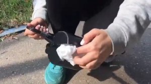 Как убирать за собакой на улице? Смотрите видео