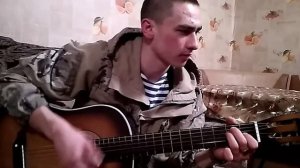 Игра на гитаре. Песня: "Жёлтый лист упал на землю".