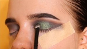 ЗЕЛЕНЫЙ МАКИЯЖ ДЛЯ НАВИСШЕГО ВЕКА