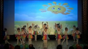 «Радужный танец», исполняет детский танцевальный коллектив «Бусинки»