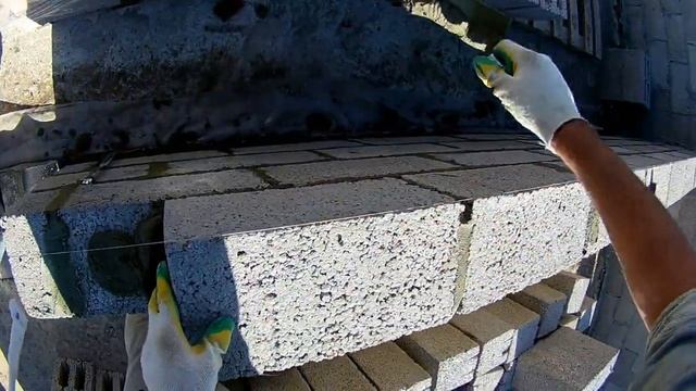 ЗНАЯ ЭТИ МОМЕНТЫ ,КЛАДКА БЛОКА БУДЕТ В УДОВОЛЬСТВИЕ!ШТРОБА ИЗ БЛОКА!ОПАСНЫЕ КАРАСИ! смотреть онлайн