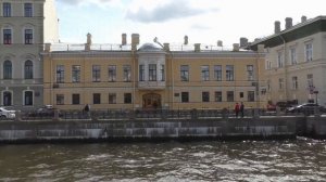 Прогулка вдоль набережной реки Мойки от Почтамтского моста до Юсуповского дворца.