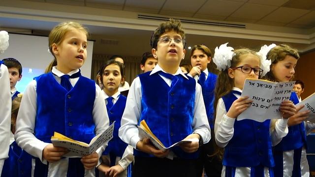 Ойфн Припечек - Oyfn Pripetchik - אויפן פריפעטשיק смотреть онлайн